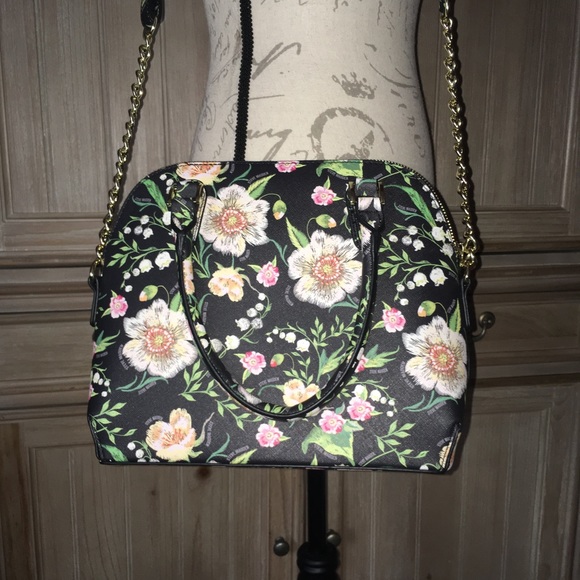 *SOLD* NWT Steve Madden Black Floral Crossbody - Picture 7 of 8